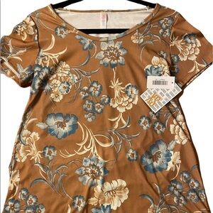 NWT LULAROE CLASSIC T.